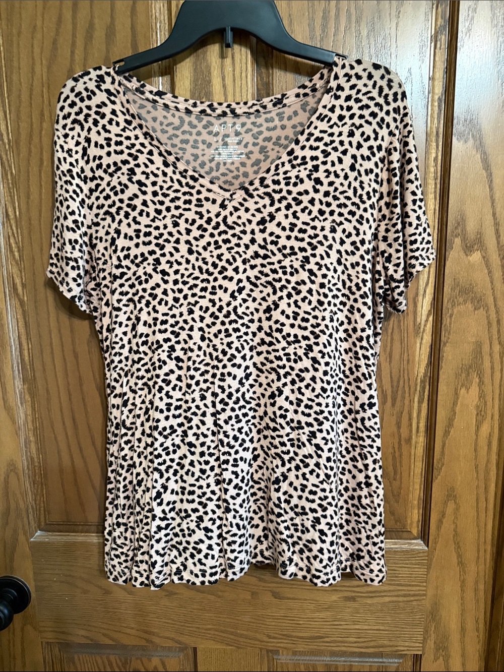 Apt. 9 Women's Blush Pink Leopard V-Neck Short Sleeve Top